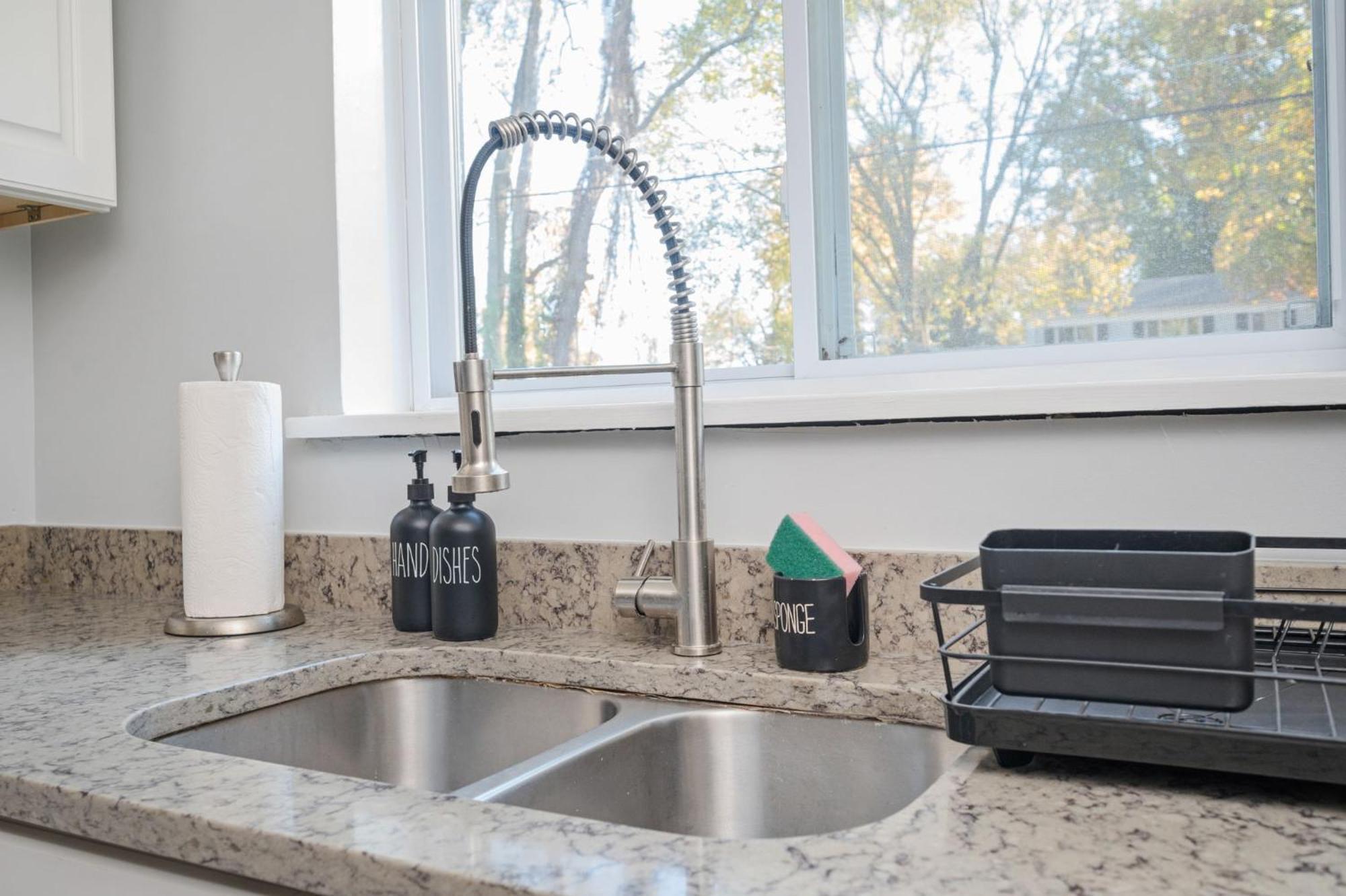 Quiet & Quaint Apartment, 5 Mins To Airport And 15 Mins To Downtown Atlanta Exteriör bild